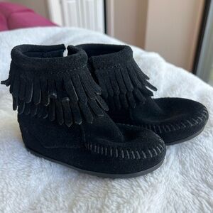 Minnetonka Black Suede Toddler Boot Size 7